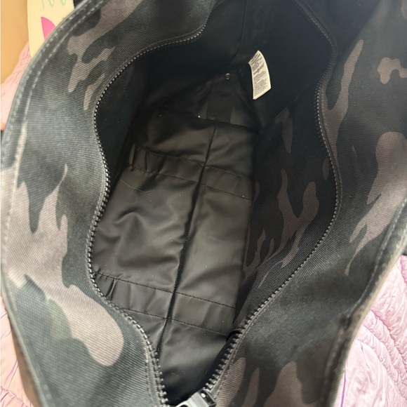 Large tote - Picture 3 of 4